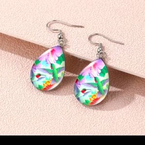 3/$25-Vibrant hummingbird earings ❤️
